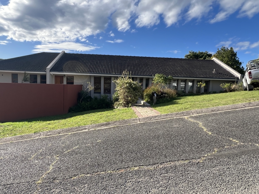 4 Bedroom Property for Sale in Beacon Bay North Eastern Cape